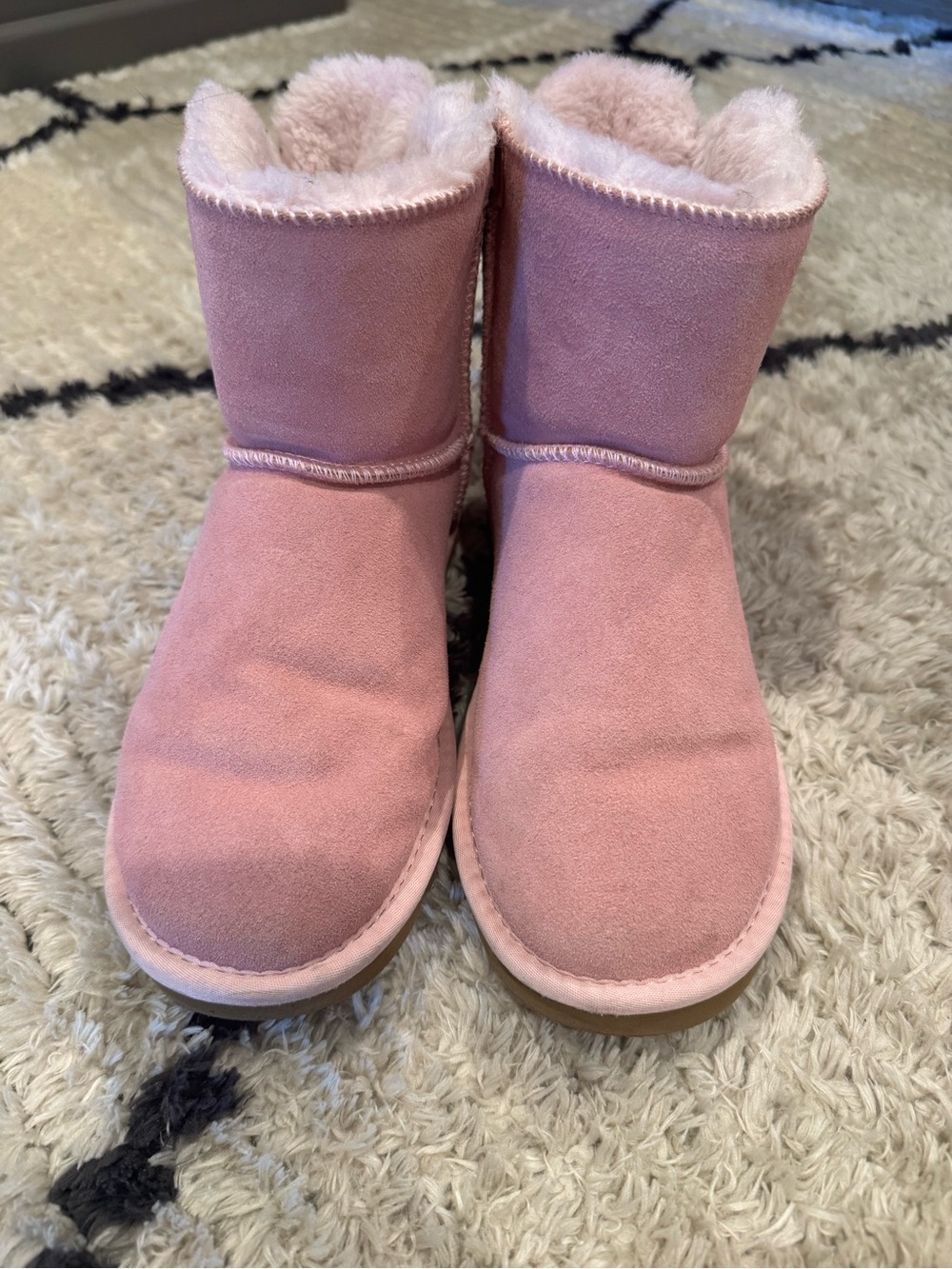 UGG Mini Bailey Bow II Pink Suede Boots - Women’s Size 9 Great Condition